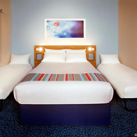 Ramada Encore Йорк Екстериор снимка