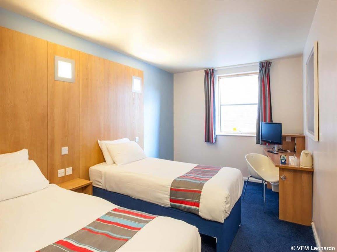 Ramada Encore Йорк Екстериор снимка