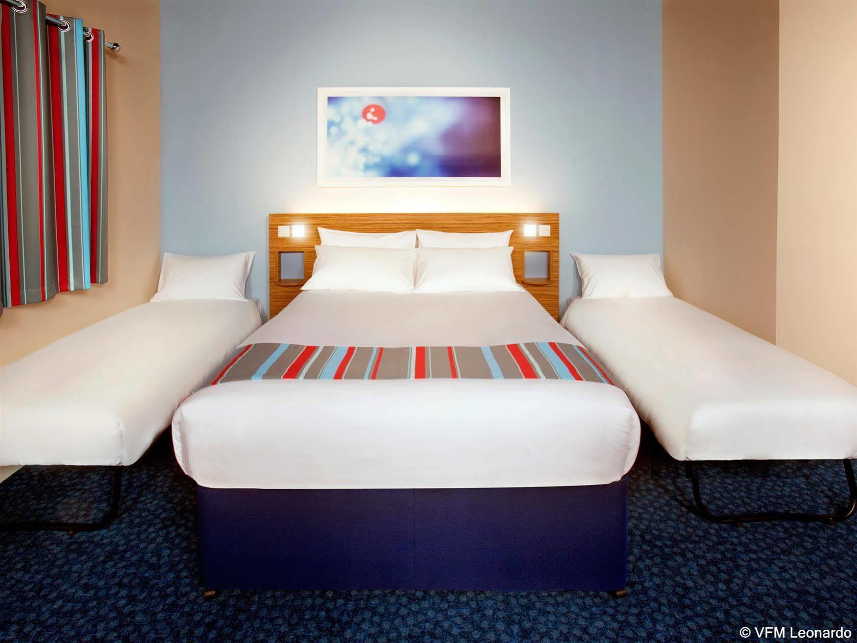 Ramada Encore Йорк Екстериор снимка