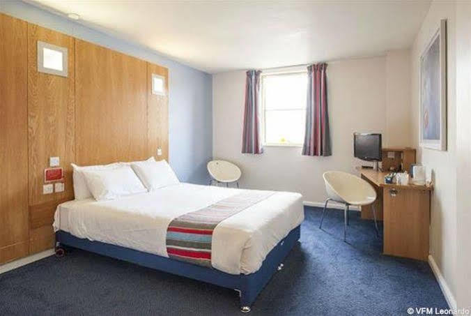 Ramada Encore Йорк Екстериор снимка