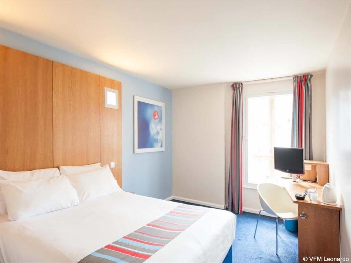 Ramada Encore Йорк Екстериор снимка