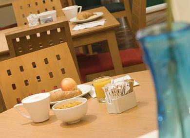 Ramada Encore Йорк Екстериор снимка